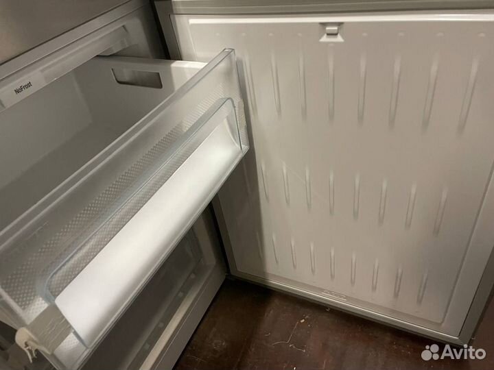 Холодильник с нижней морозильной камерой Liebherr