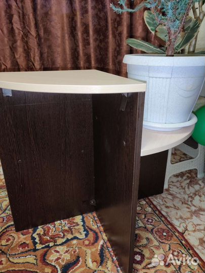 Тумбочка для цветов