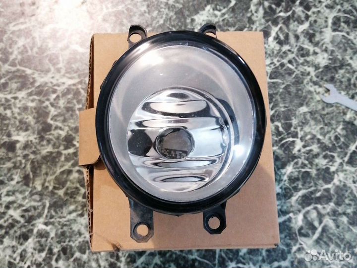 Противотуманка Тайота 40