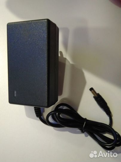 Зарядное устройство 12,6 В (для шуруповертов 12 В)