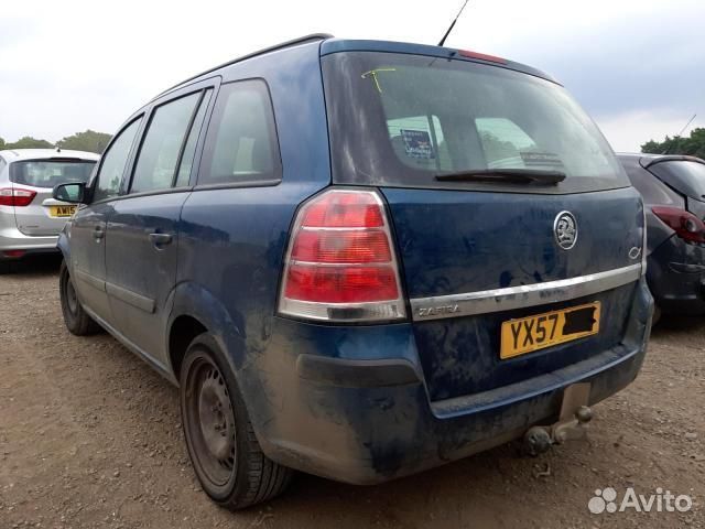 Капот от Opel Zafira B c 2005-2012