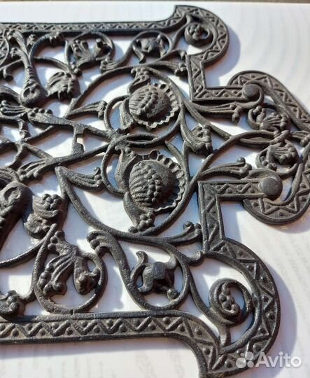 Решетка декоративная литая чугунная