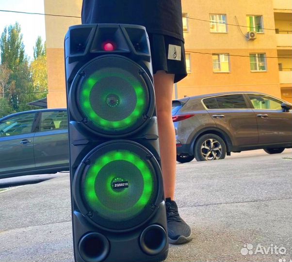 Музыкальная колонка с блютузом радио микрофон