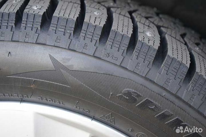 Bridgestone Blizzak Spike-02 SUV 235/65 R17 108T