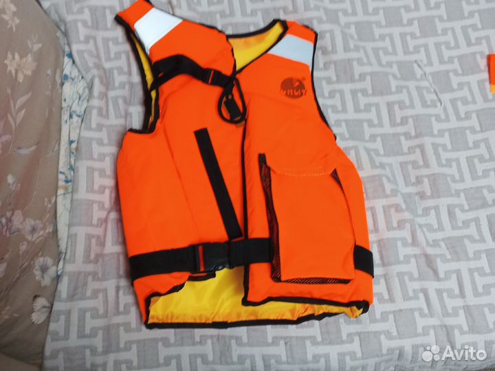 Спасательный жилет новый