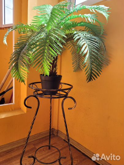 Подставка для цветов кованая