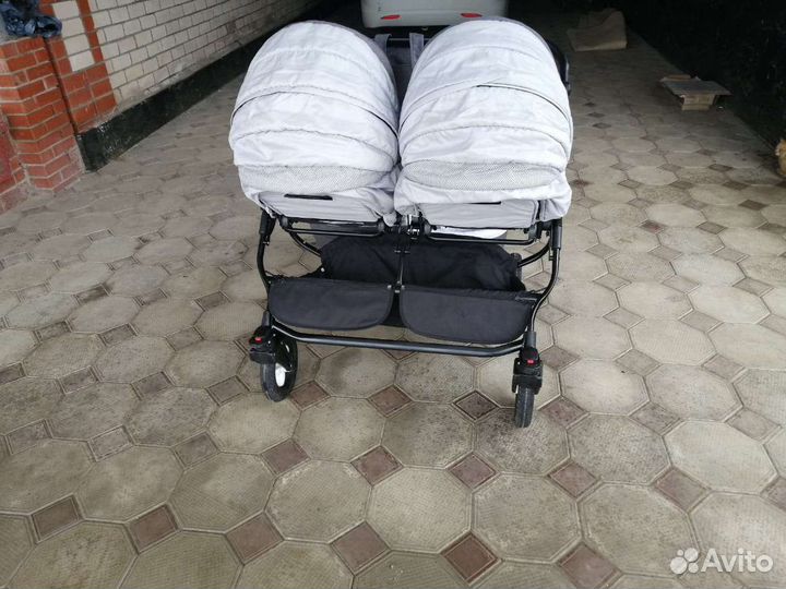Коляска для двойни