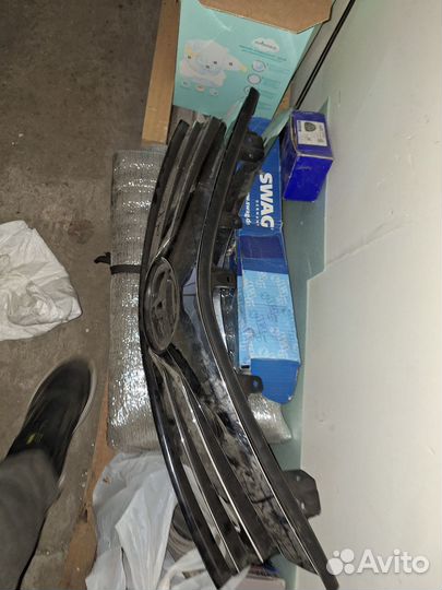 Решетка радиатора и эмблема Тойота Королла е170