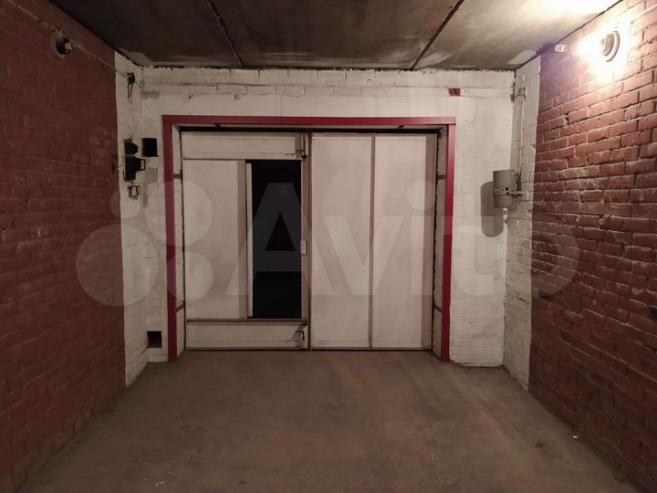 Гараж, > 30 м²