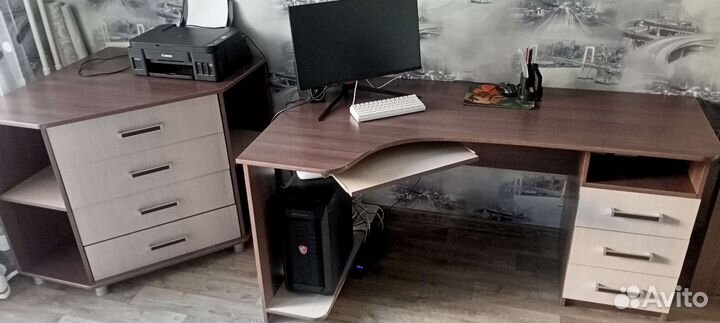 Компьютерный стол