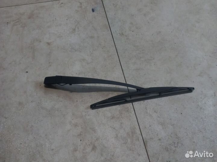 Поводок заднего дворника на Volvo XC90