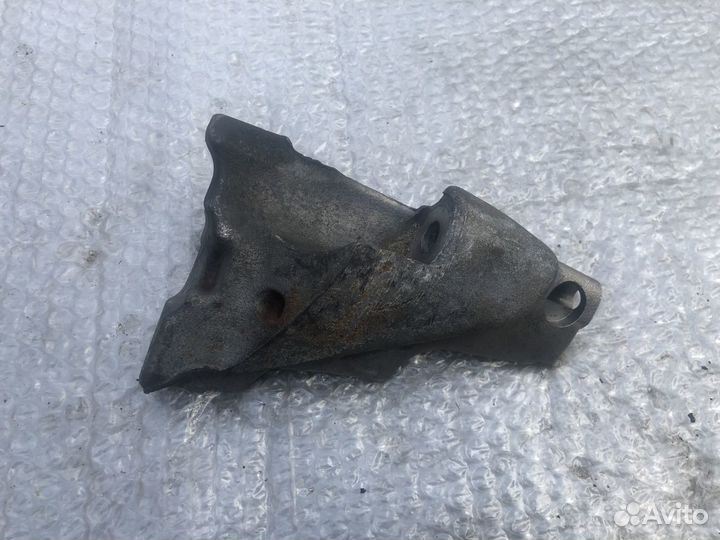 Кронштейн передней балки BMW 7 F01 F02 08-12 N63