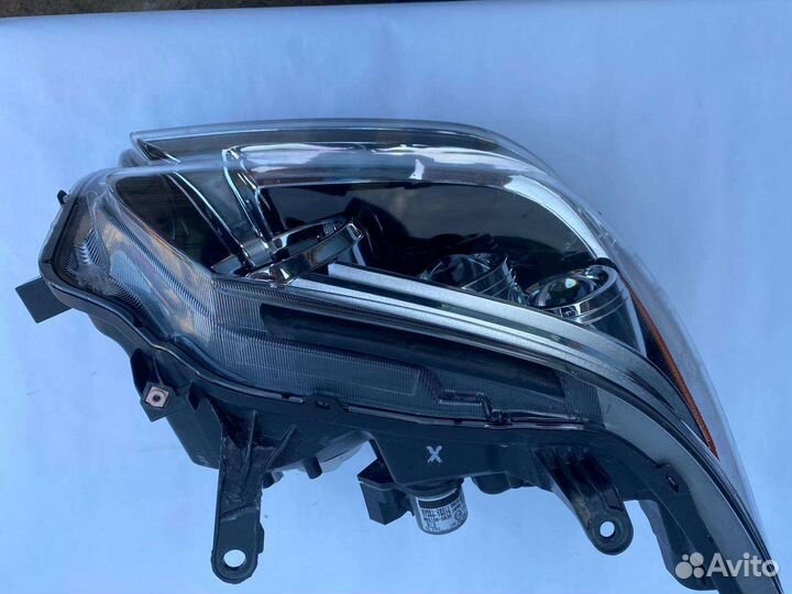 Продаю б/у правую переднюю фару Lexus GX460 2014