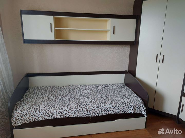 Угловой шкаф с полками б/у