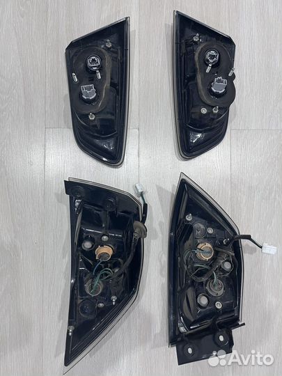 Комплект оригинальных задних фонарей Mitsubishi