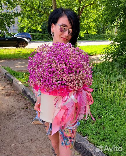 Коробка гигант с радужной гипсофилой