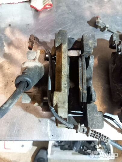 Суппорты передние Mercedes W210