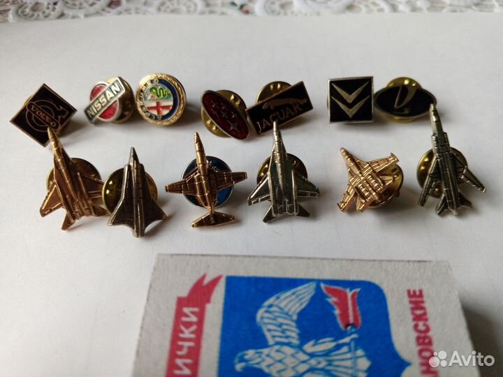 Значок, машины, самолеты