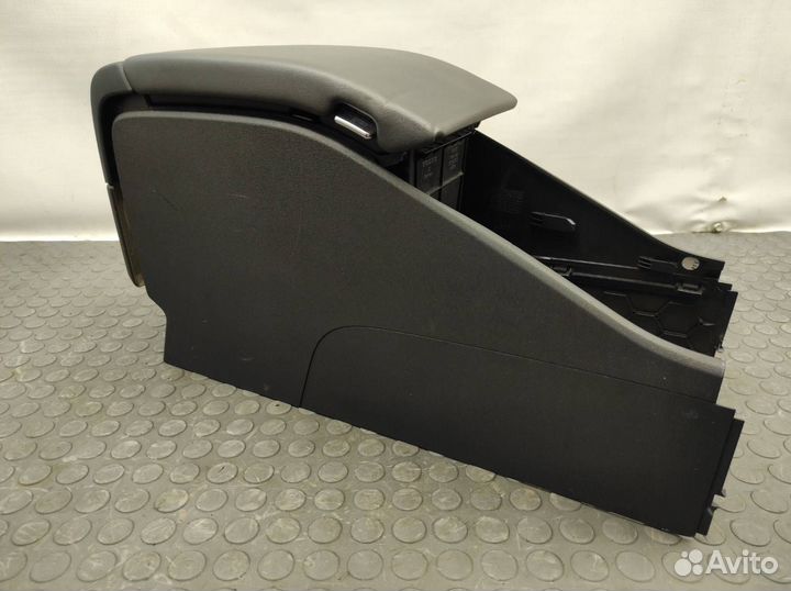 Подлокотник передний Volvo Xc70 BZ B6324S 3.2 2009