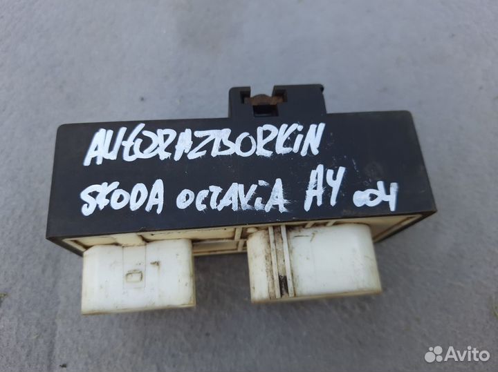 Блок управления вентилятором Skoda Octavia A4