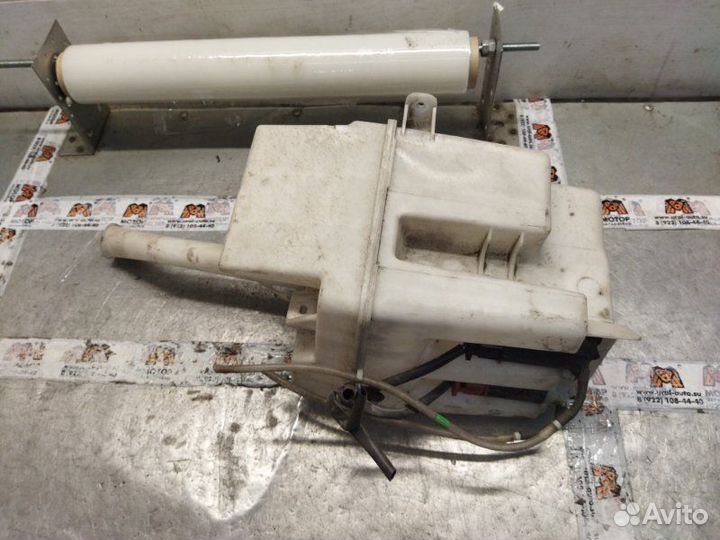 Бачок омывателя лобового стекла Toyota Corolla E12