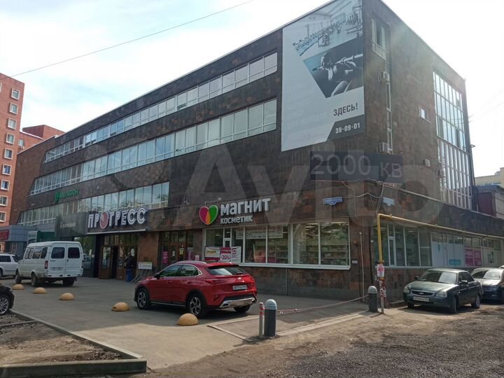 Торговая площадь с арендатором в центре, 323 м²