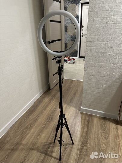 Кольцевая лампа со штативом