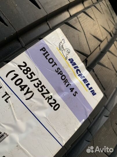 Michelin Pilot Sport 4 S 285/35 R20 104Y