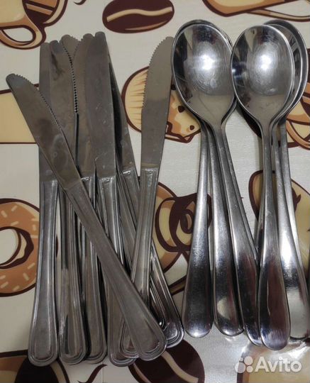 Столовые приборы: ложки, ножи