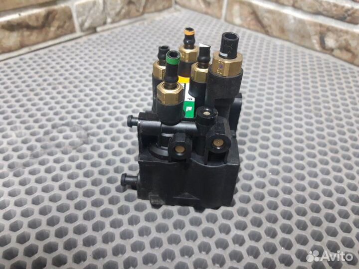 Блок клапанов пневмоподвески Land Rover Range