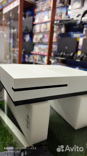 Xbox one S 1TB/2 Геймпада/Док станция/Подставка