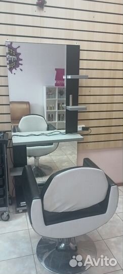 Парикмахерское зеркало с креслом