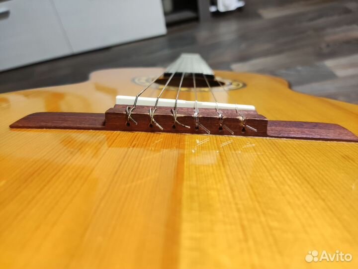 Классическая мастеровая гитара