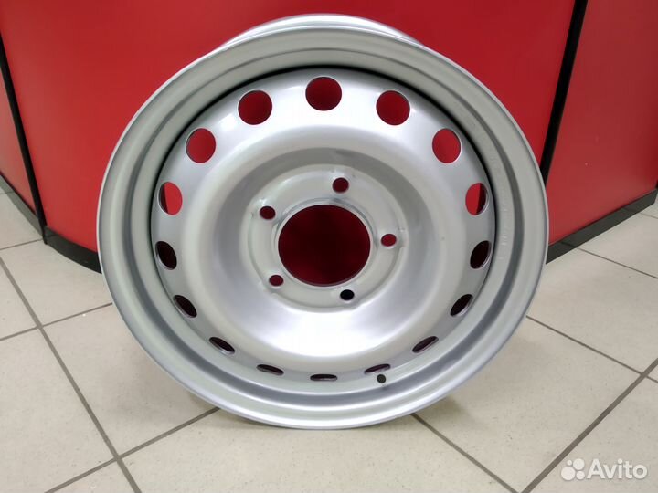 Штампованные диски Trebl для Нивы R16 новые