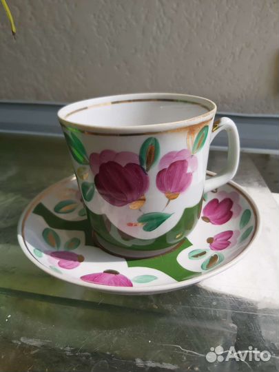 Бокал с блюдцем