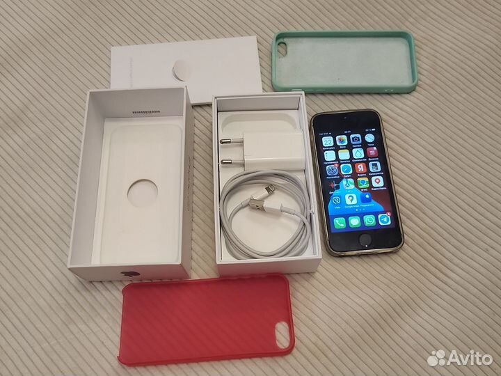 iPhone SE, 32 ГБ