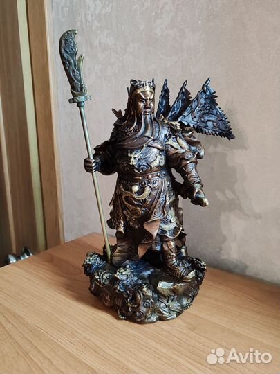 Скульптура Гуань Юй, бронза. 32 см