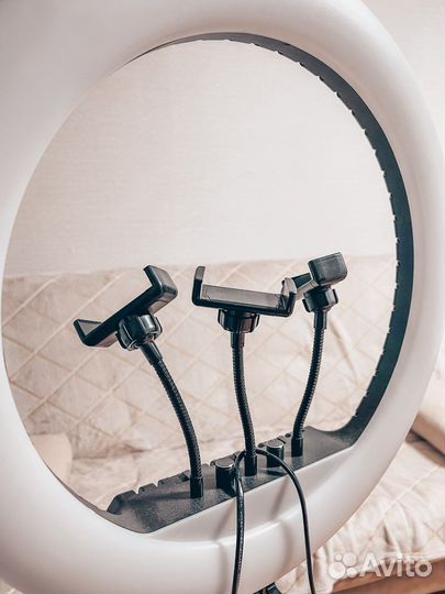 Продаю Кольцевая лампа 45 см с усиленным штативом