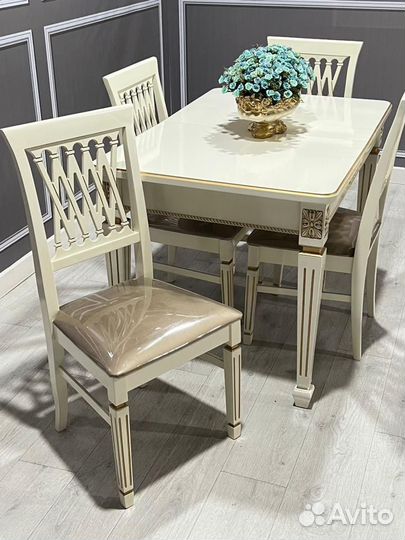 Новые стол и стулья