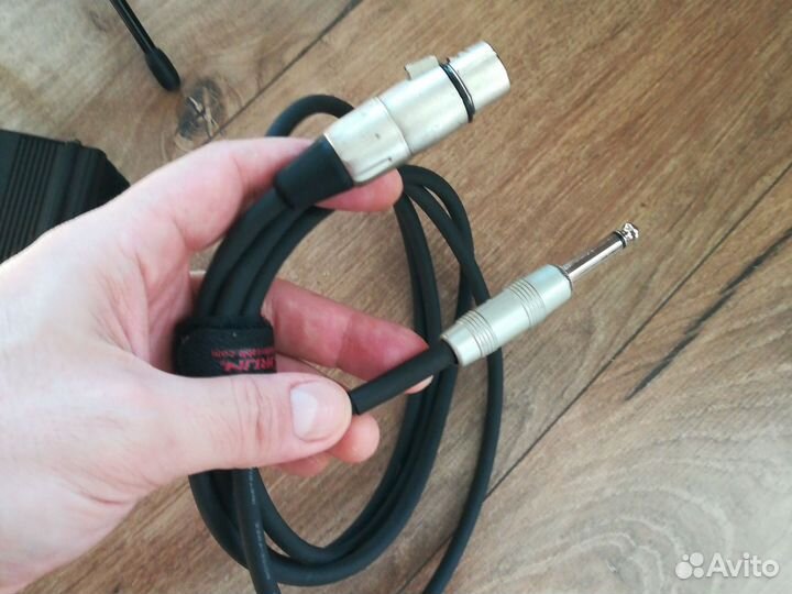 Студийный конденсаторный микрофон