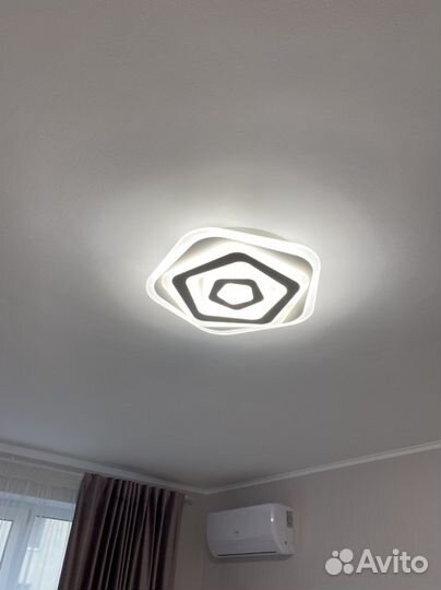 Продам люстру