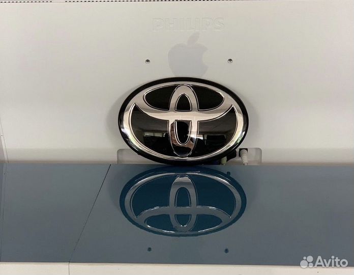Эмблема Toyota Camry 70