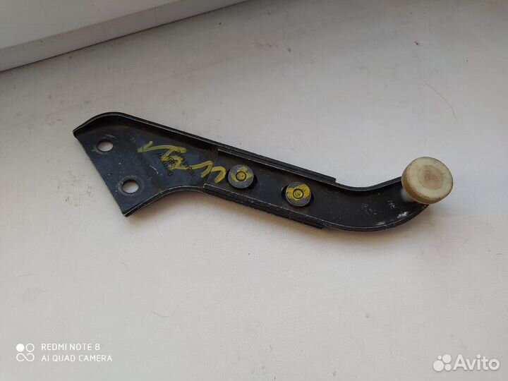 Верхний ролик правой сдвижной двери Т5'08