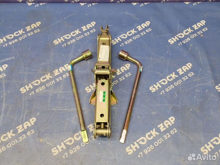 Домкрат с ключом 19mm