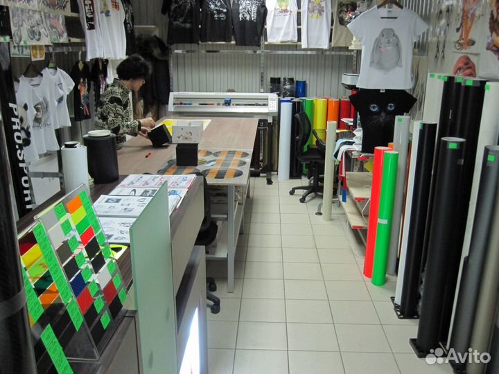 Требуется помощник дизайнера в студию (магазин)