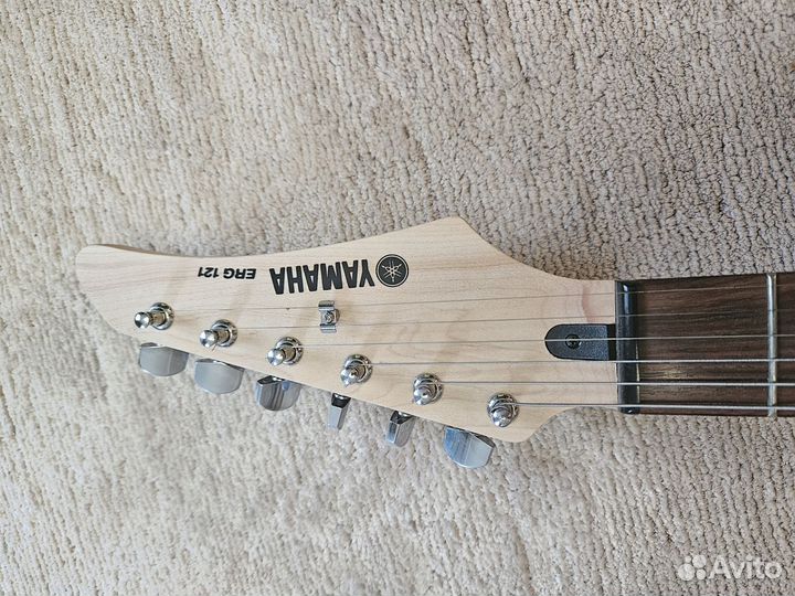 Электро гитара Yamaha erg 121 комплект