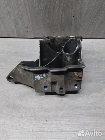 Кронштейн двигателя правый AEE Skoda octavia tour