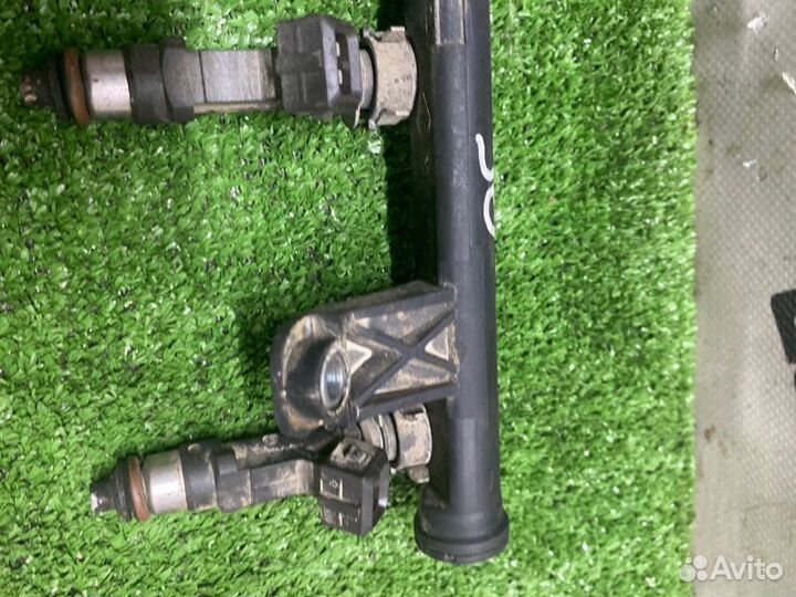 Топливная рейка с форсунками Renault Logan седан