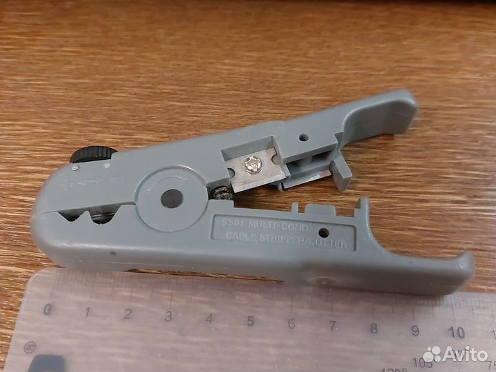 Стриппер для зачистки изоляции и обрезки кабеля