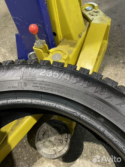Gislaved Nord Frost 200 235/45 R18